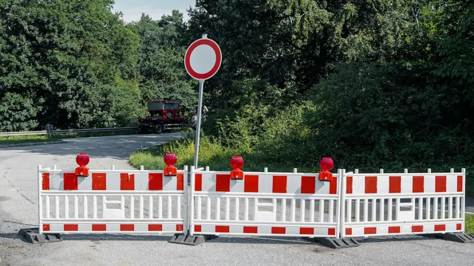 Trafik Levhaları ve Anlamları: Güvenli Sürüşün Anahtarı