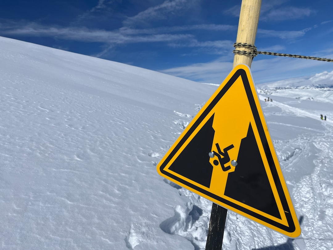 Kış Sporlarında Pist Güvenliği: Kayak ve Snowboard Rehberi