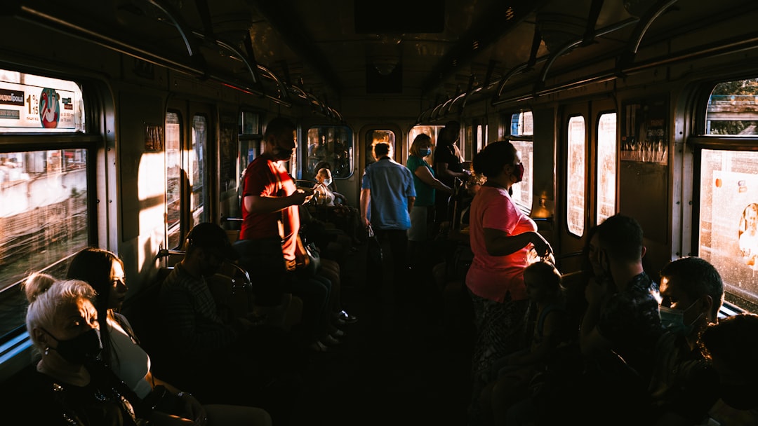 Toplu Taşımada Saygı: Otobüs ve Metroda Kusursuz Görgü Kuralları