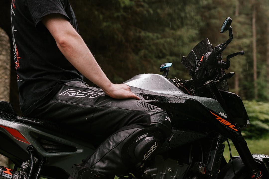 Yazlık Motosiklet Kask ve Koruyucu Ekipman: Tam Güvenlik Rehberi